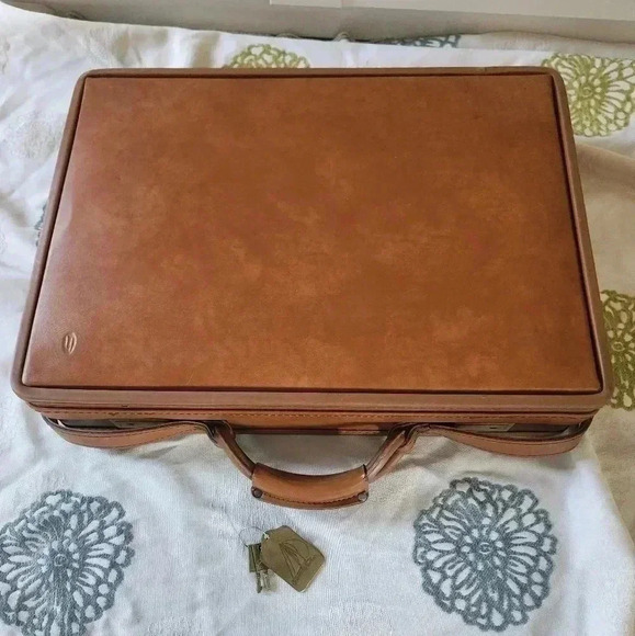 Hartmann Belting Leather 4" Slim Attache Briefcase -  double lock with keys - Picture 5 of 11